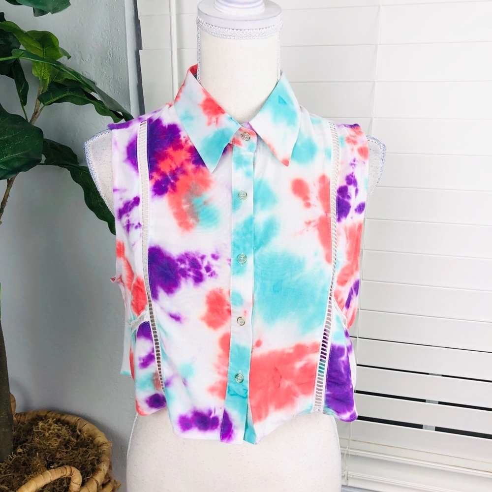 NWT TIE DYE CROP TOP COLLAR BUTTON DOWN BLOUSE